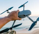 ¿Qué debo hacer si mi dron cae al agua?