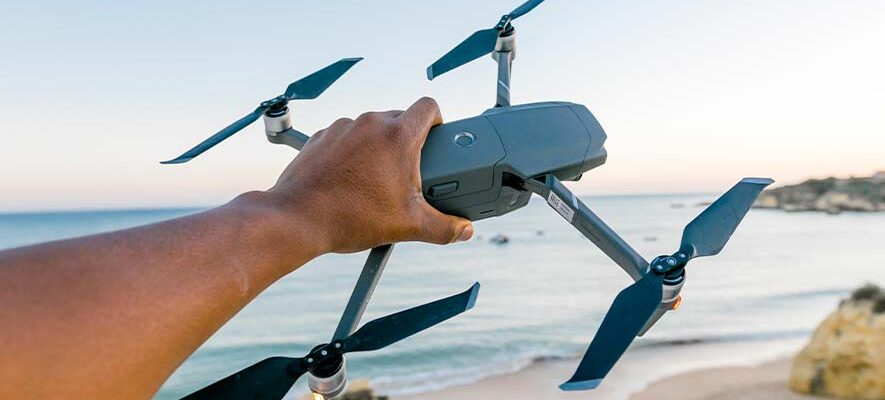 ¿Qué debo hacer si mi dron cae al agua?